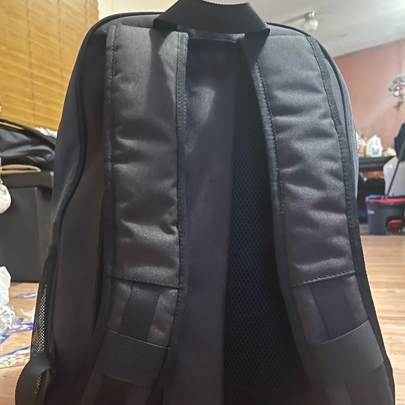 New Yorepek bag with room for ball cleats water and more - Picture 2 of 8